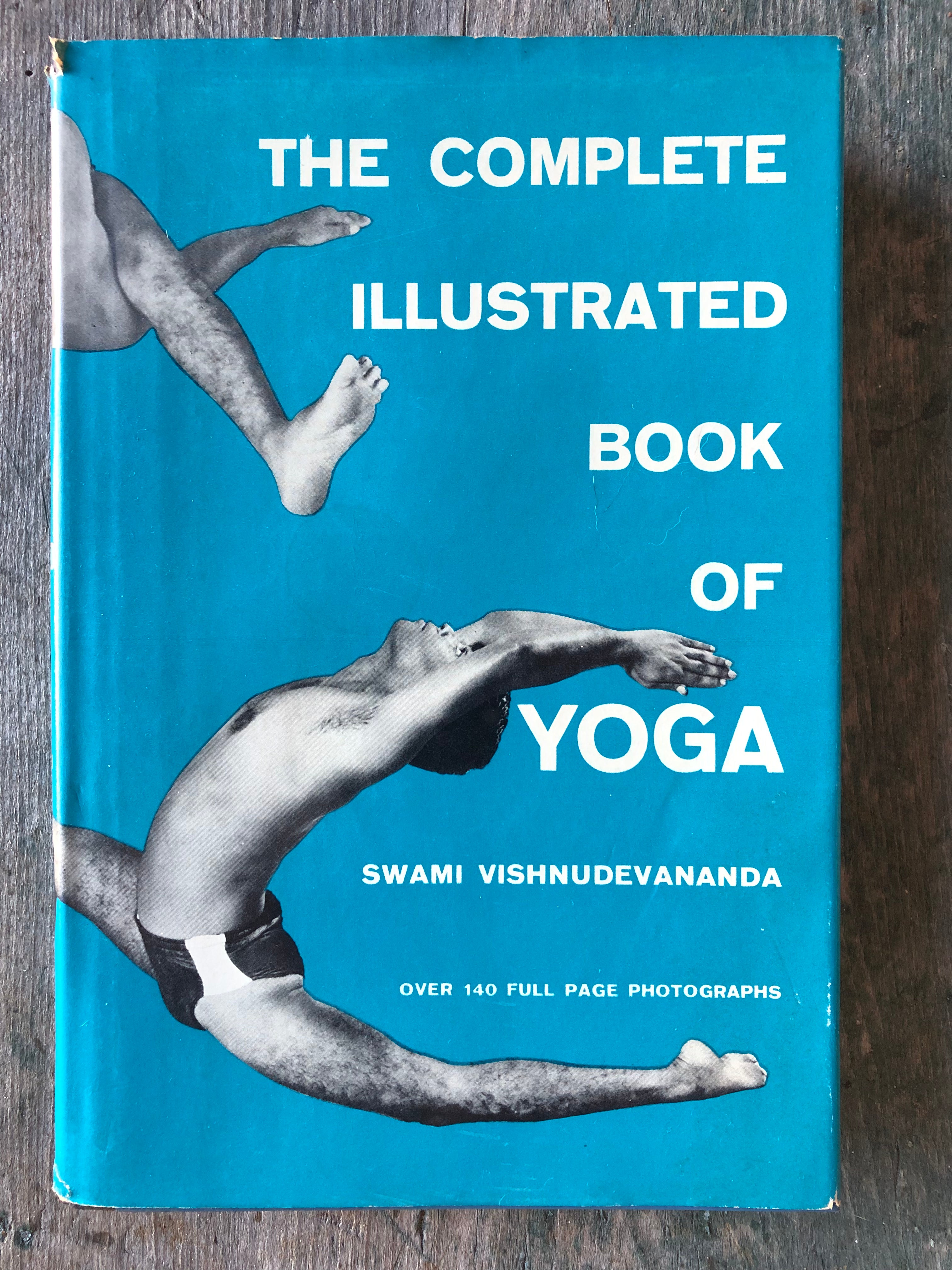 The complete illustrated store book of yoga